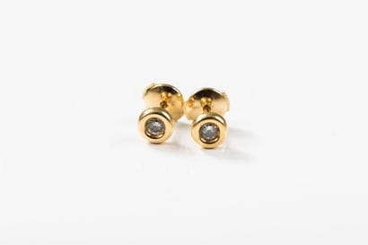 Pair of earrings in yellow gold, each set...