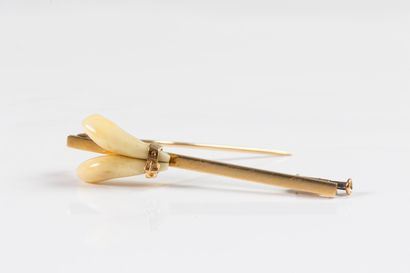 Yellow gold barrette brooch decorated with...