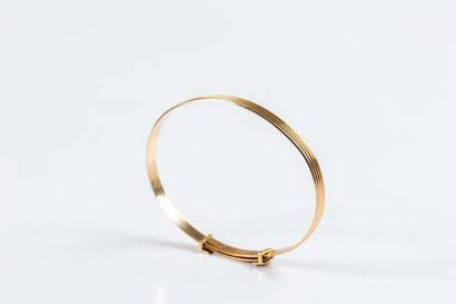 Yellow gold, sliding, ribbon-shaped, gadrooned...