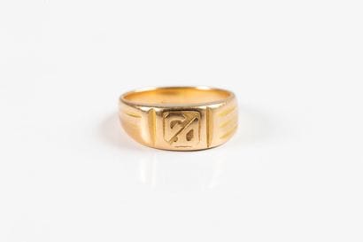 Massive signet ring in yellow gold, monogrammed...