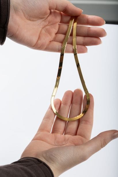 Yellow gold necklace with mirror finish (slight...