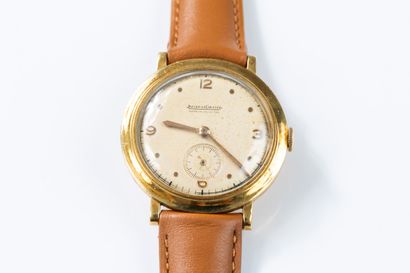 JAEGER-LECOULTRE circa 1950. 
Gold wristwatch,...