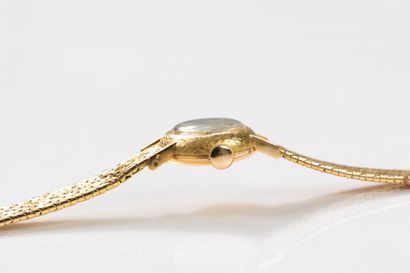 TISSOT circa 1960
Yellow gold wristwatch,...