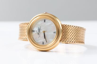 PHILIPPE circa 1990.
Gold wristwatch, round...