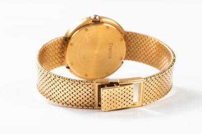 PHILIPPE circa 1990.
Gold wristwatch, round...