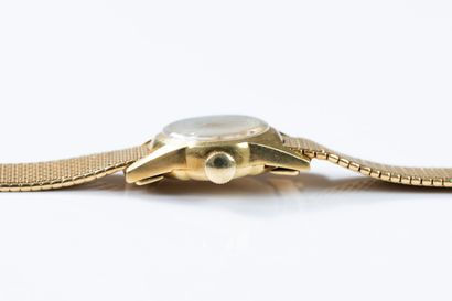 OMEGA circa 1960
Yellow gold wristwatch,...