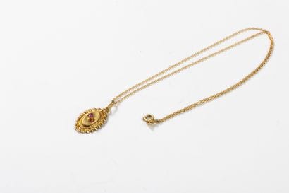 Yellow gold forcat diamond chain with oval...