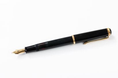 PELIKAN
Black resin fountain pen, 750 thousandths...