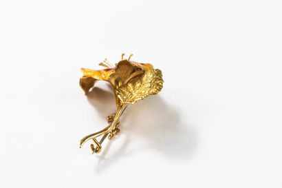 Yellow gold brooch featuring a flower with...
