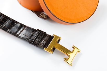 HERMES
H belt in brown porosus crocodile
Gold-plated...
