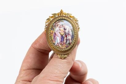 Colored gold pendant brooch centered on a...