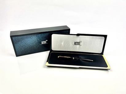 MONTBLANC
Ballpoint pen in black resin, in...