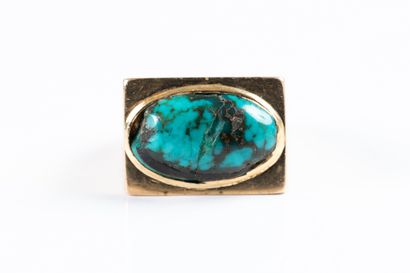 Solid rectangular signet ring in yellow gold,...