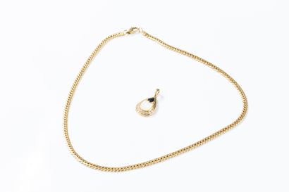 Yellow gold English-link necklace with a...