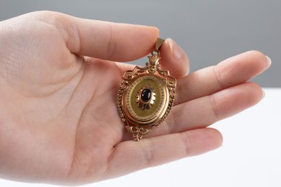 Souvenir holder