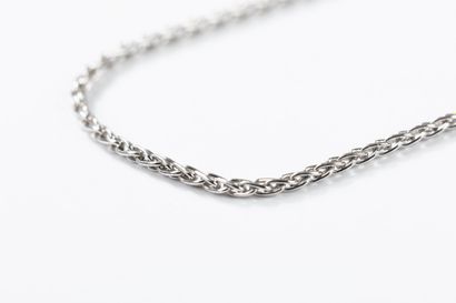 White gold palm chain. Spring-ring clasp....