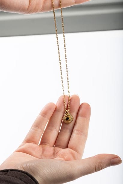 Yellow gold forçat chain with a heart-shaped...