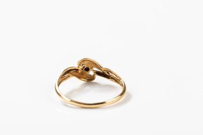 Yellow gold ring set with a sapphire.
TD57...