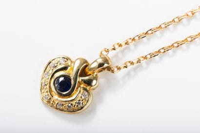 Yellow gold forçat chain with a heart-shaped...