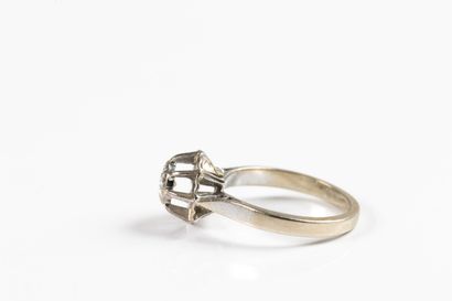 Solitaire ring set with a brilliant-cut diamond...