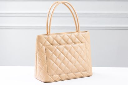 CHANEL 
Médaillon