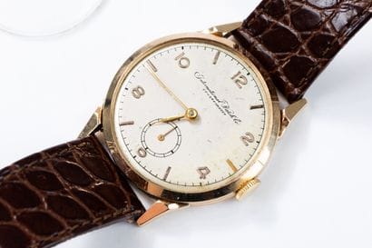 IWC Schaffhausen circa 1955/60. 
Gold wristwatch,...