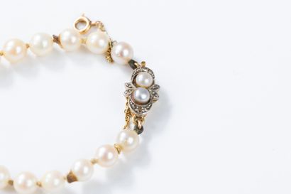 Long necklace composed of 95 cultured pearls,...