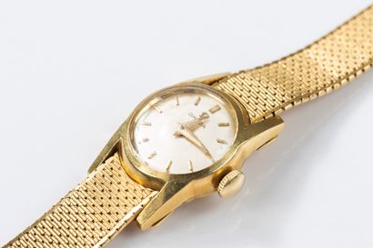 OMEGA circa 1960
Yellow gold wristwatch,...