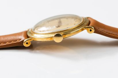 JAEGER-LECOULTRE circa 1950. 
Gold wristwatch,...