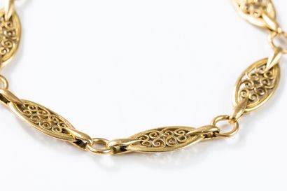 Yellow gold bracelet decorated with filigree...