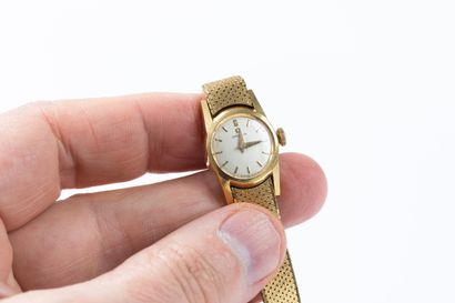 OMEGA circa 1960
Yellow gold wristwatch,...