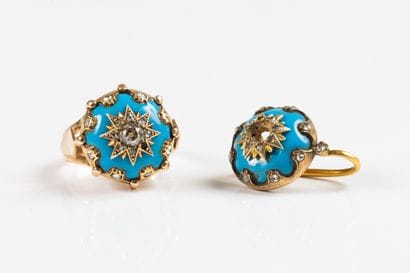 Victorian gold ring, round shape, set with...