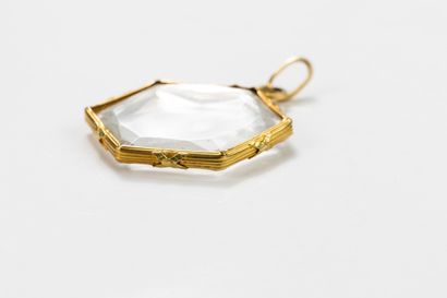 Yellow gold keepsake pendant, between two...