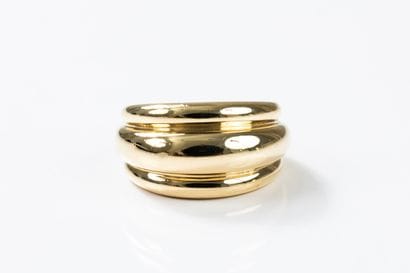 MAUBOUSSIN 
Yellow gold ring forming three...