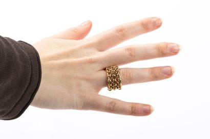 CHANEL 
Yellow gold band ring with jaseron...