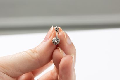 White gold earring set with a brilliant-cut...