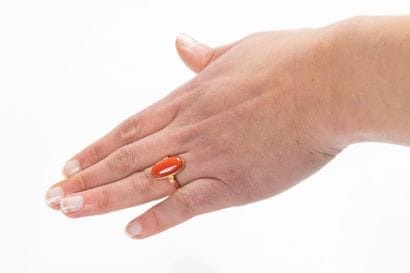 Yellow gold ring set with an oval cabochon...