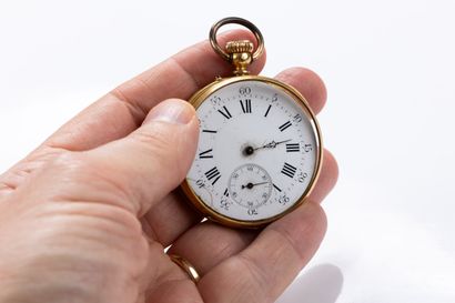 Gold pocket watch, round case no. 2921, delicate...