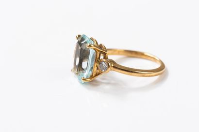 Yellow gold ring centered on an aquamarine...