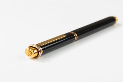 MUST by CARTIER
Vendôme model fountain pen,...