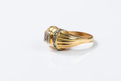 Yellow gold band ring with gadroons set with...