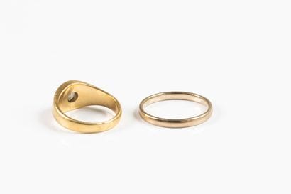 Yellow gold ring set with an old-cut diamond,...
