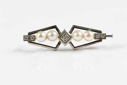 Barrette brooch decorated with geometric...