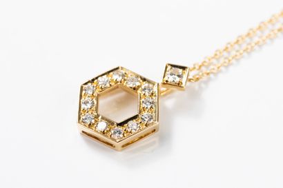 Yellow gold forçat chain with octagonal pendant...