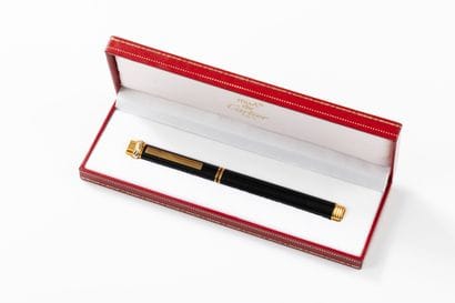MUST by CARTIER
Vendôme model fountain pen,...