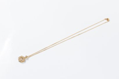 Yellow gold forçat chain with octagonal pendant...