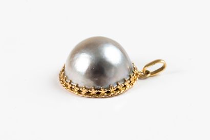 Yellow gold pendant adorned with a large...