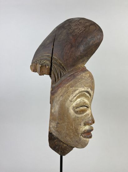 Okuyi dance mask depicting an idealized female...