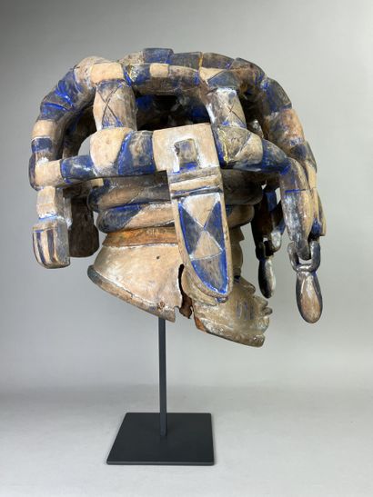 Gelede helmet mask with human face surmounted...