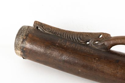Antique cylindrical drum, the handle is incorporated...